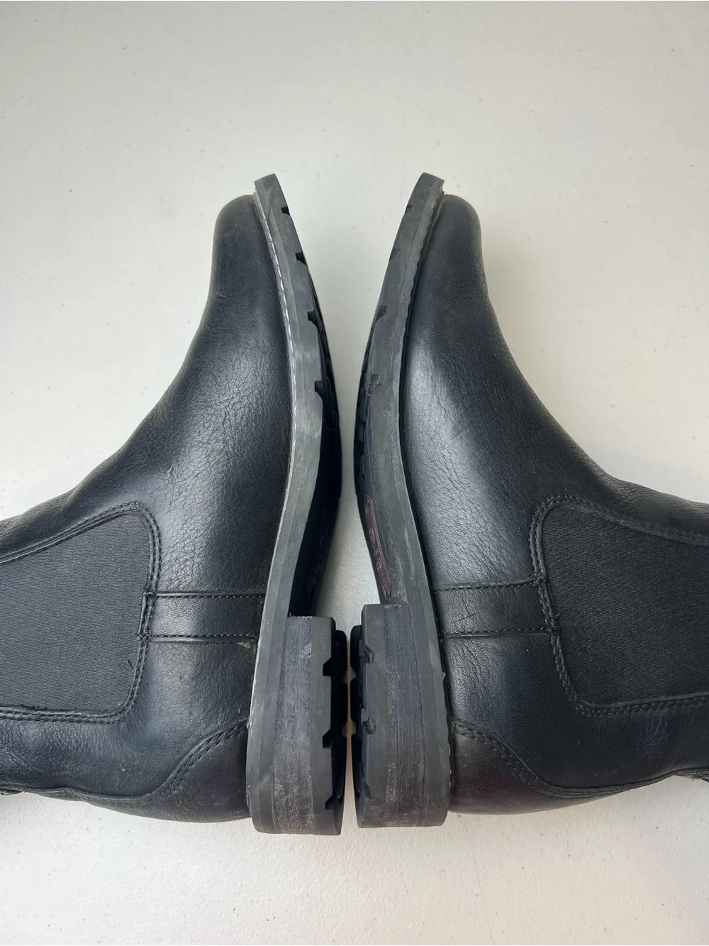 Ariat Women’s Wexford Black Leather Waterproof Chelsea Boot Size 7.5B